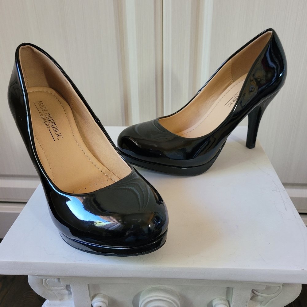 Marco Republic "Rome" pumps, size 8, black patent vegan leather, comfort sole